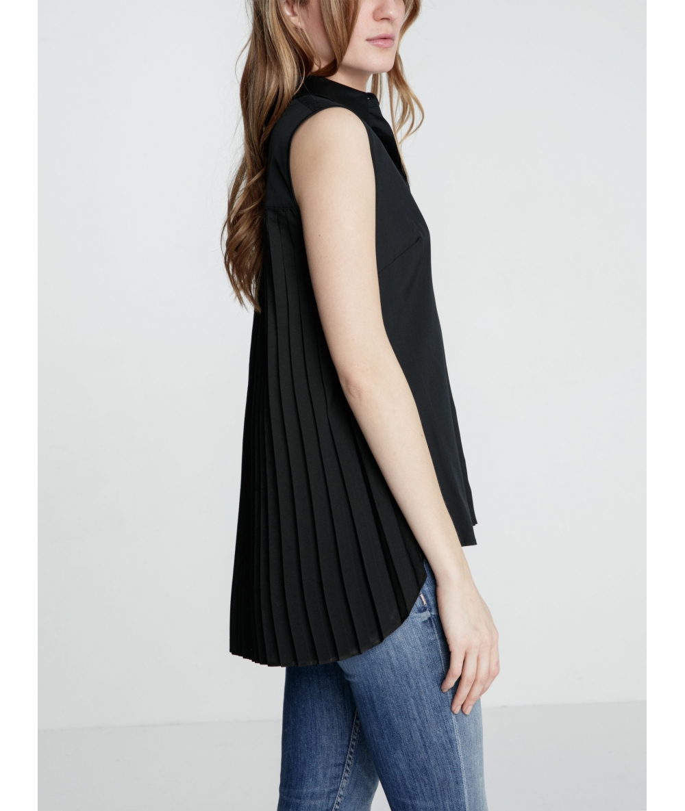 Chemise Nikki noire plissée dans le dos